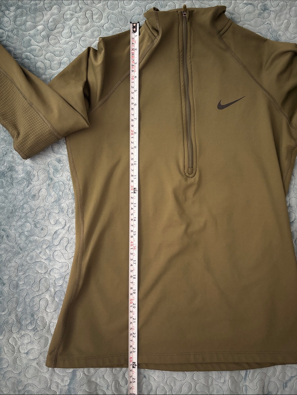 Nike woman’s Olive Zip-Up Training Pullover - Picture 5 of 7